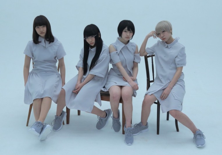 Maison book girl summer continue